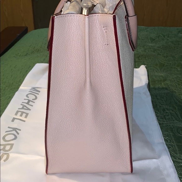 Michael Kors LG Conv Tote - Picture 2 of 4